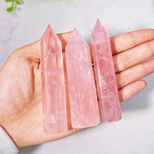 Pointe de Quartz Rose Naturel – Amour, Harmonie & Décoration Élégante.